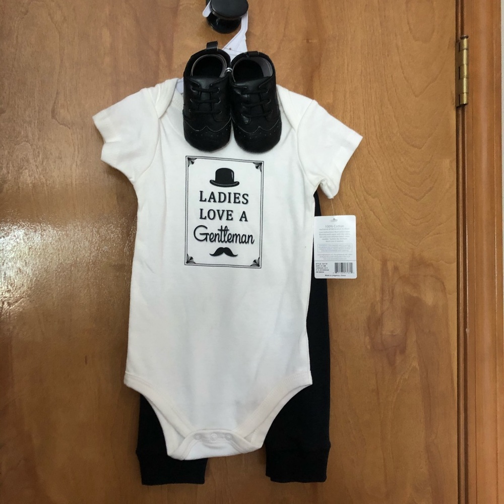 Boy’s 9-12 months coordinating 3 piece set which includes shoes